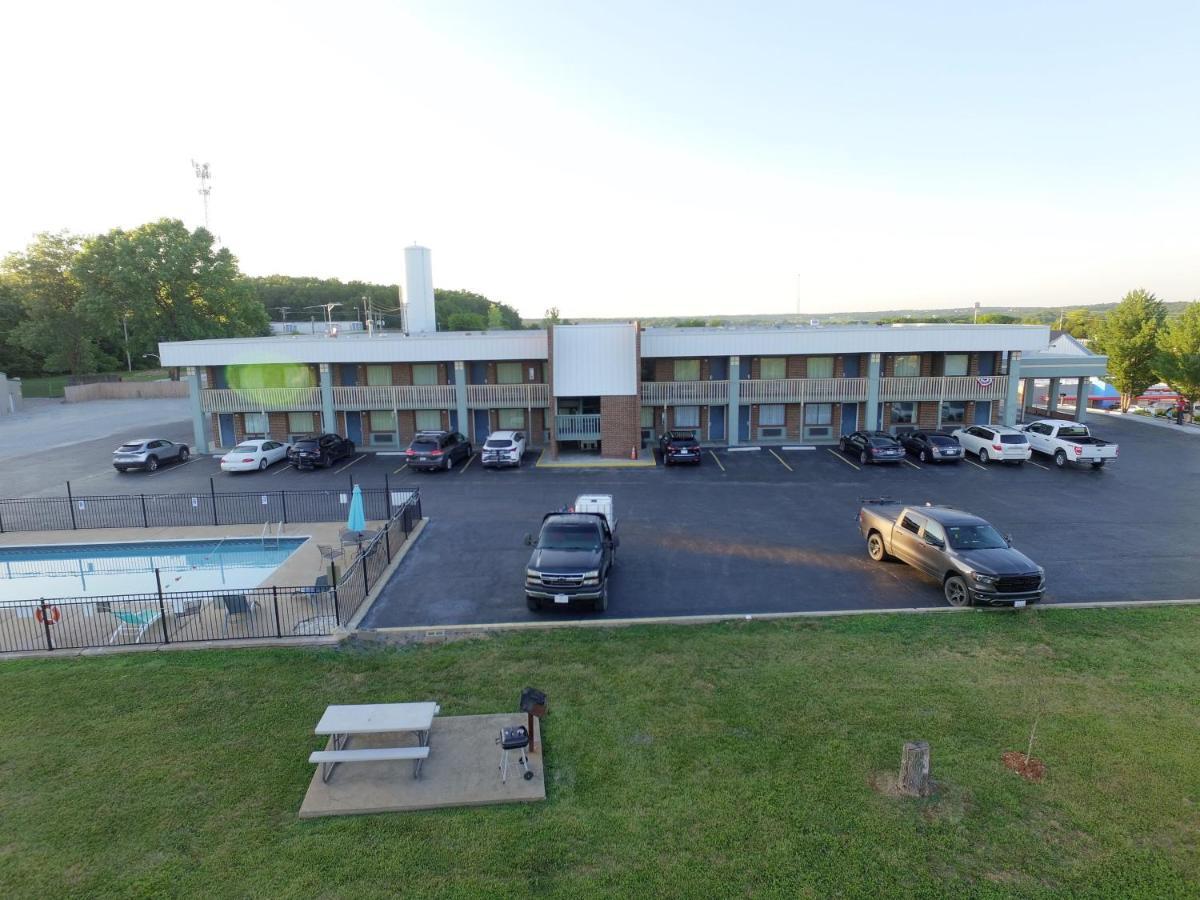 Lakes Inn Warsaw Εξωτερικό φωτογραφία