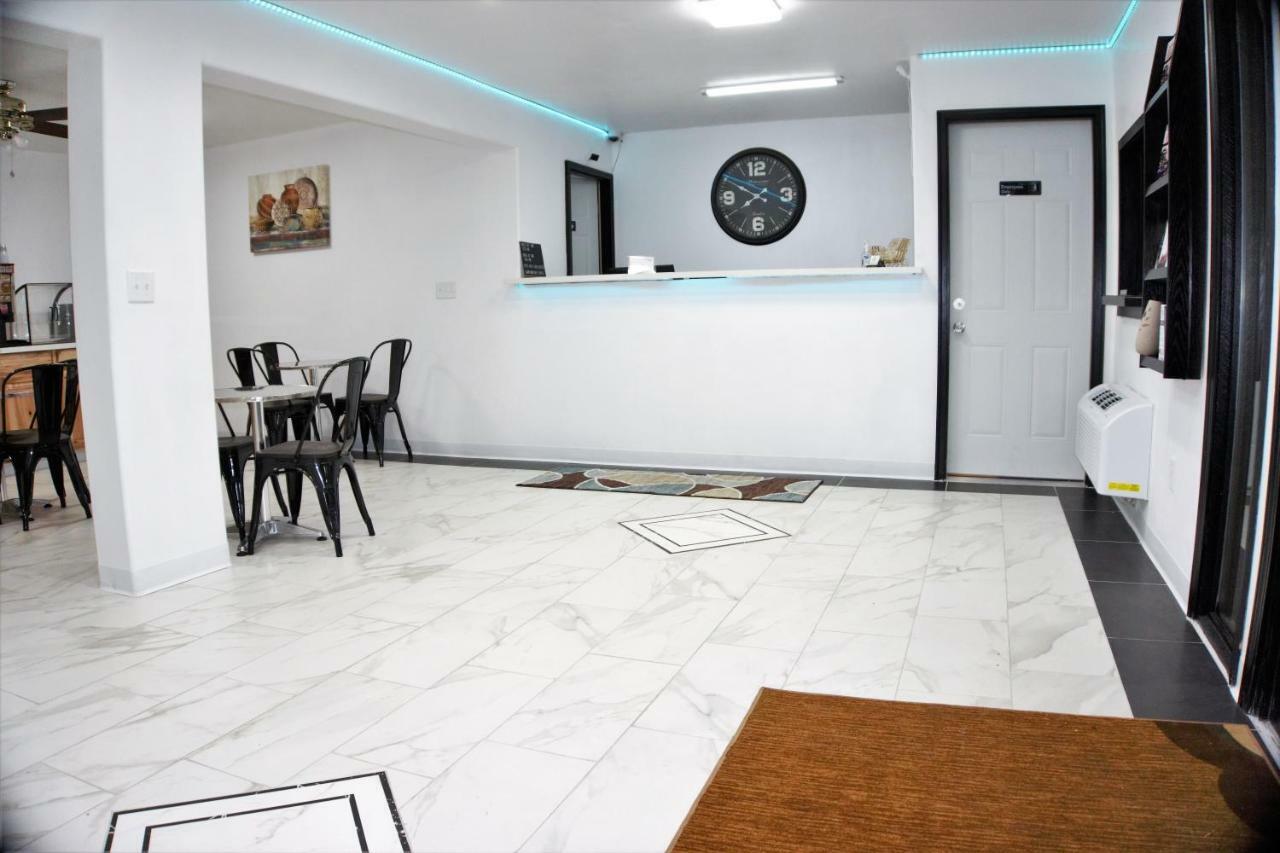 Lakes Inn Warsaw Εξωτερικό φωτογραφία