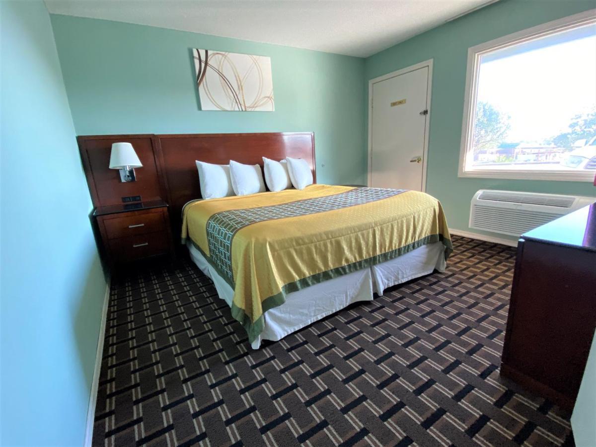 Lakes Inn Warsaw Εξωτερικό φωτογραφία