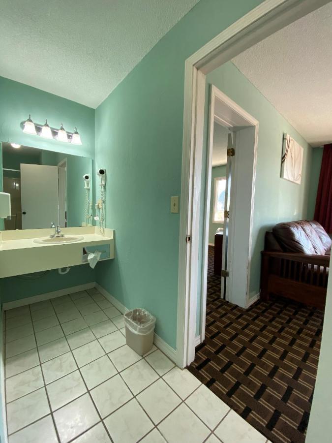 Lakes Inn Warsaw Εξωτερικό φωτογραφία