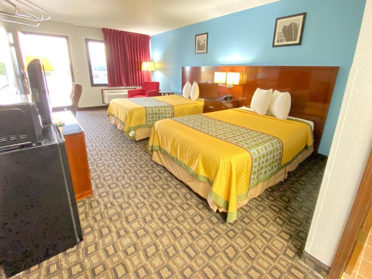 Lakes Inn Warsaw Εξωτερικό φωτογραφία